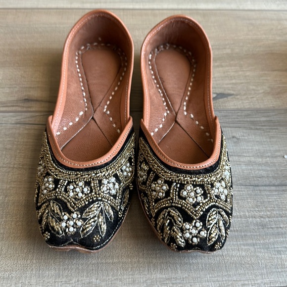 Black Punjabi shoes jutti size 6-6.5 with beadwork - Picture 1 of 5